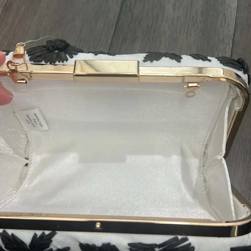 Kelly & Katie gold hardware crocheted like floral evening/daytime clutch purse